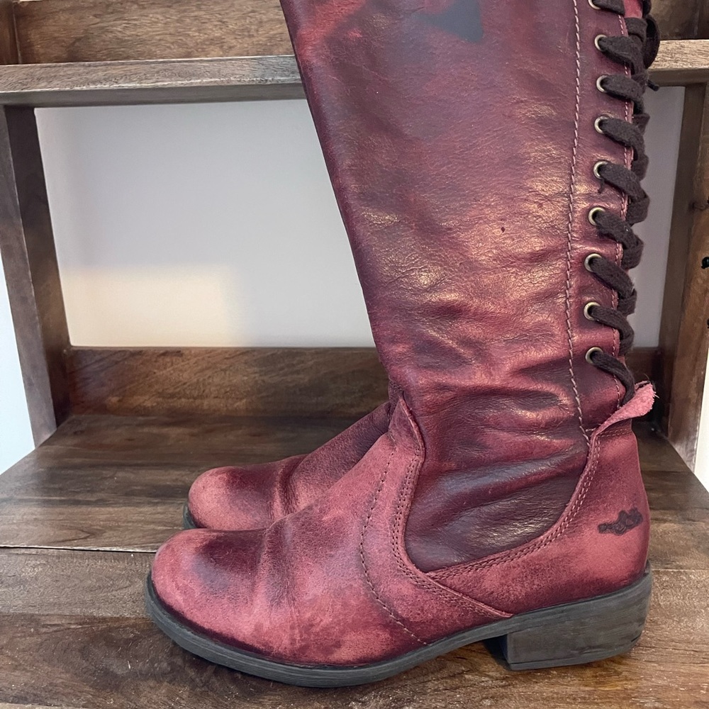 Maroon lace up lined winter boots